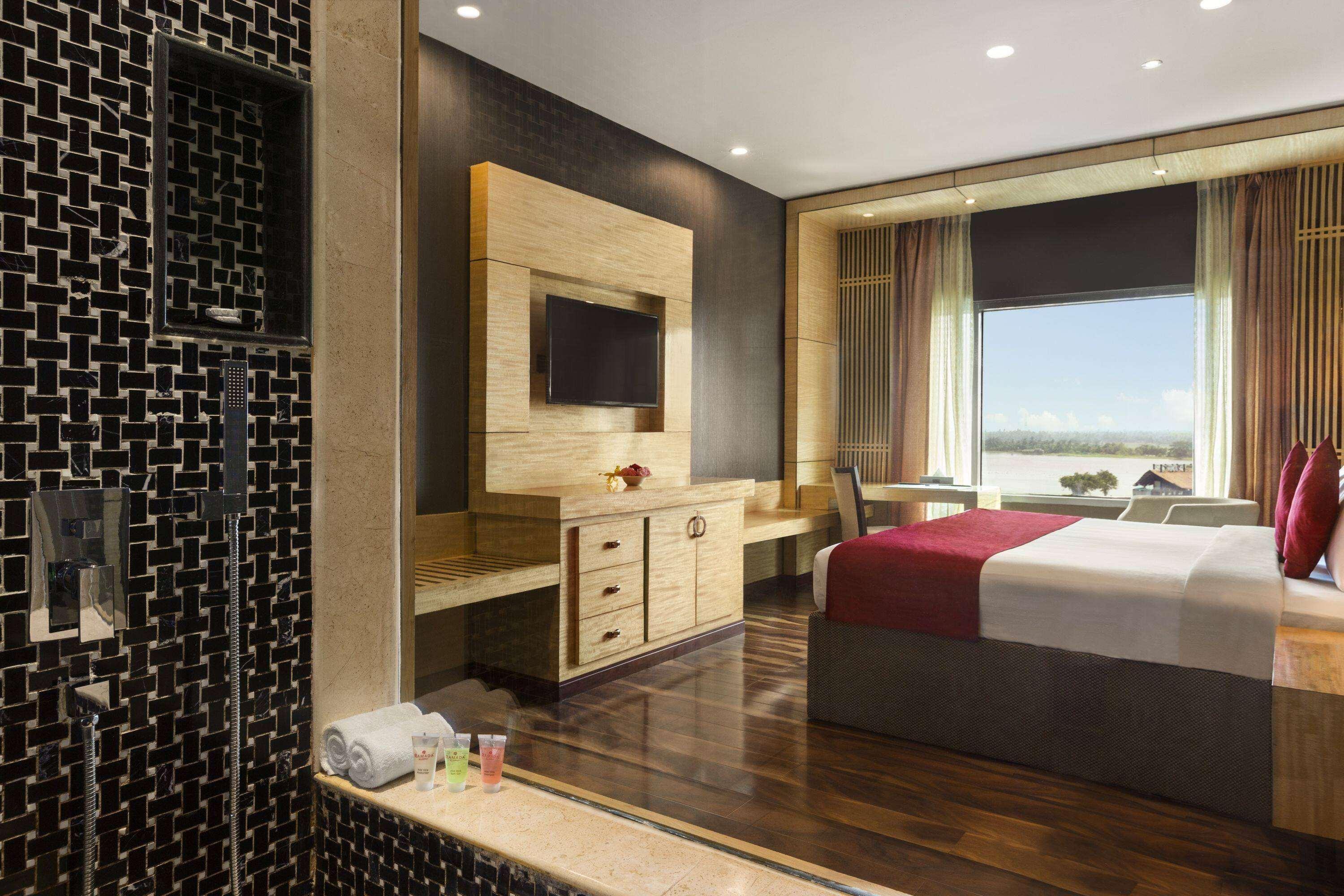 Ramada By Wyndham Alleppey Alappuzha Esterno foto